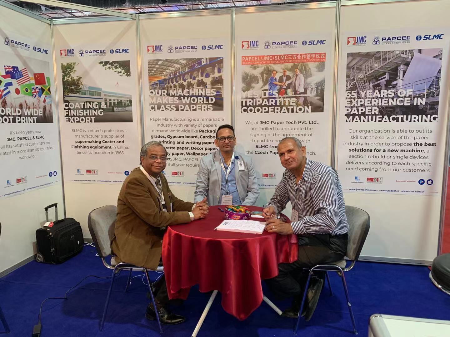 亮相国际纸展，展现森林舞会游戏机风采