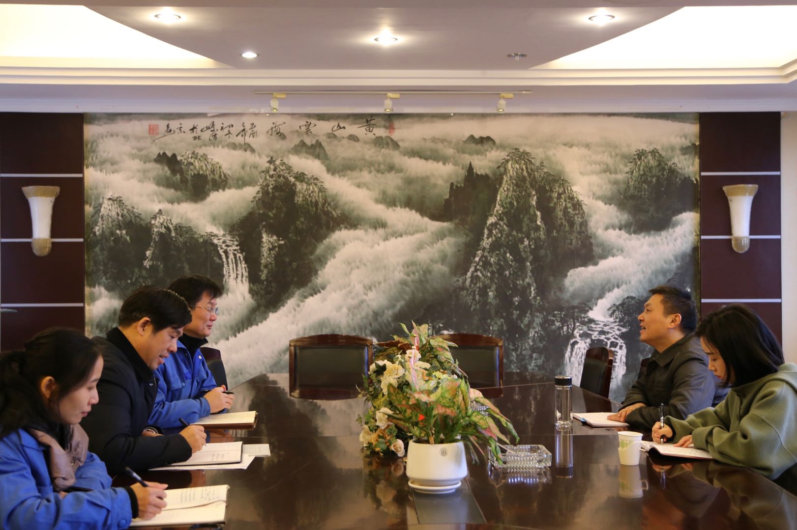 沙市区法院邹院长一行走访公司征求省人大代表意见